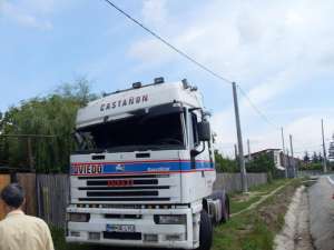 dezmembrez Iveco Cursor 10 din 2001 + semiremorca ...