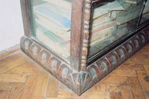 mobilier stil brancovenesc,  trei piese (birou 80c...