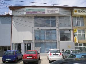 Inchiriez spatiu comercial fost sediu banca