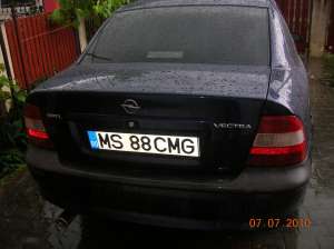 VAND Opel Vectra B an 1997 stare buna de functionare,    dotari :airbag sofer,    geamuri elecrice f