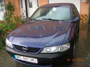 VAND Opel Vectra B an 1997 stare buna de functionare,    dotari :airbag sofer,    geamuri elecrice f