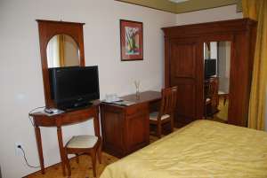 CAMERE IN REGIM HOTELIER