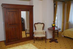 CAMERE IN REGIM HOTELIER