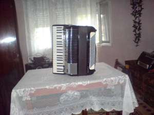 Vand sau schimb cu orga hohner electravox n
