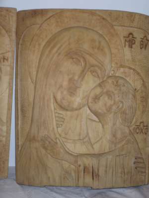 sculptura facuta manual in lemn