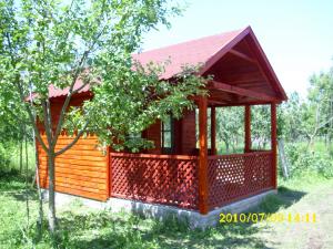 foisor din lemn,             garduri,            casute