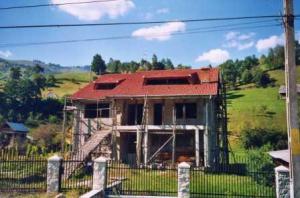 Vand vila la rosu Bicaz-LacuRosu,   pretabil pensiune
