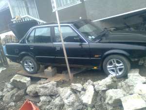 Dezmembrez e30 2.4Td
