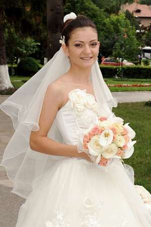 Rochie mireasa ivory masura 36-40
