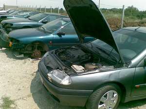 dezmembrez renault laguna