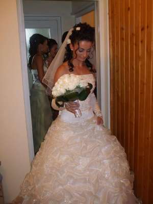 vand rochie de mireasa model deosebit