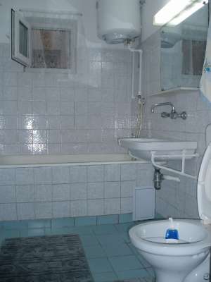 Ofer in chirie apartament la cheie cu 2 camere(confort 1, etaj 2/4) pe sezonul estival in Mangalia