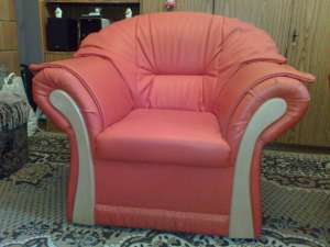 Vand 2 fotoli imit.piele culoare rosie.