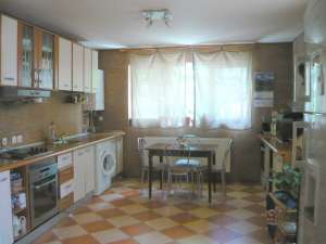 Inchiriez 2 camere la curte