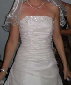 vand rochie de mireasa model deosebit