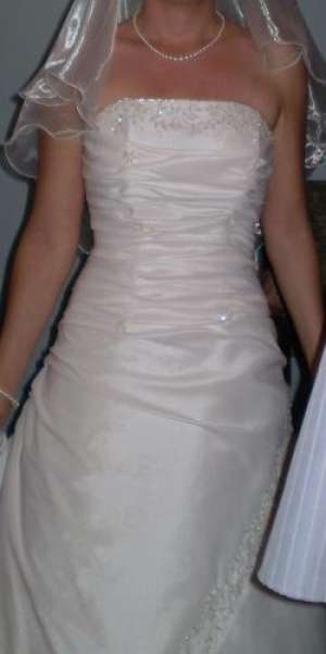 vand rochie de mireasa model deosebit