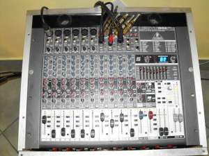 Vand boxe,     clapa,       efect voce,       microfon Shure SM 58,       etc.