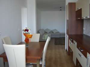 inchiriez apartament cu 3 camere