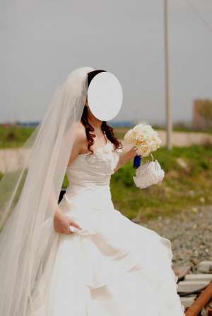 vand rochie de mireasa cu trena