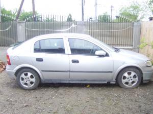 vand opel astra avariat 2001