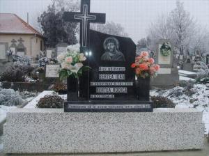 pietre funerare,    cruci morminte