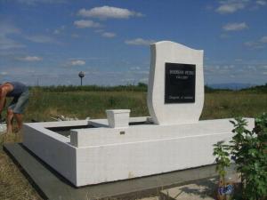 pietre funerare,    cruci morminte