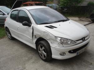 dezmembrez peugeot uri 206