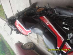 vand yamaha fzr 750  af 1994 119 cp pret 900euro usor negociabil