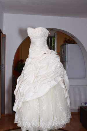 vand rochie mireasa Maya Fashion