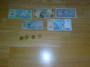 vand 5 bancnote de : 10 mii de lei ,  1 lira malteza ,  10 lei ,  1000 lei  ,  200 lei si 4 monede d