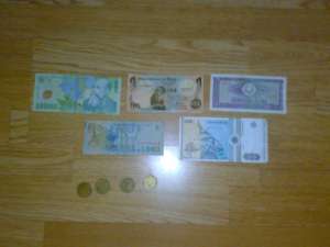 vand 5 bancnote de : 10 mii de lei ,  1 lira malteza ,  10 lei ,  1000 lei  ,  200 lei si 4 monede d