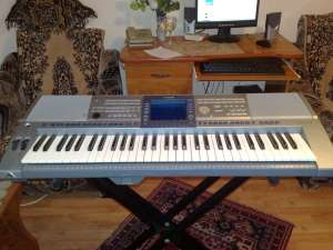 Vand urgent  yamaha psr 1500  650 euro negociabil