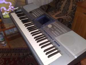 Vand urgent  yamaha psr 1500  650 euro negociabil