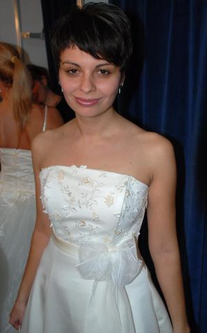 Vand rochie de mireasa superba pentru o mireasa cu stil!