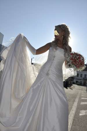 VANZARE  Rochie de mireasa Benjamin Roberts,   colectia Vintage,   stil 1020,   an 2010