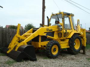 INCHIRIERE BULDOEXCAVATOR CAT 428 B 4x4