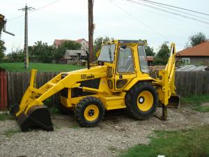 INCHIRIERE BULDOEXCAVATOR CAT 428 B 4x4