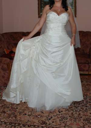 vand rochie mireasa