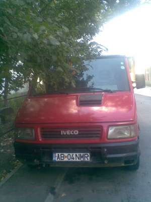 vand sau dezmembrez iveco