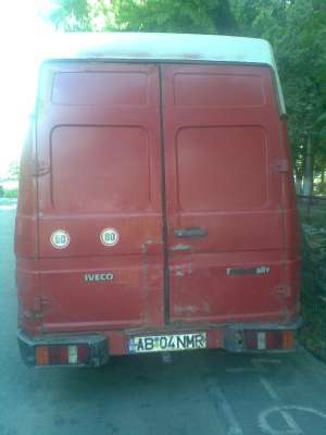 vand sau dezmembrez iveco