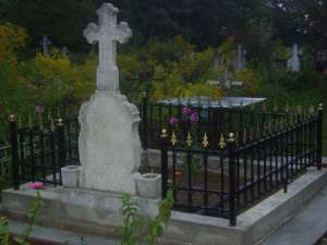 CRUCI MONUMENTE FUNERARE