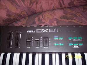 ROLAND G800.YAMAHA DX21