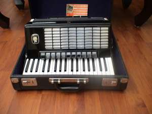 Vand Acordeon Weltmeister Stella 96 basi / schimb cu korg pa800 sau pa2xpro