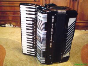 Vand acordeon weltmeister S4,  120 basi,  impecabil