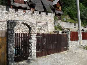Vand proprietate deosebita in Zona Rucar Bran