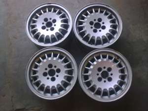 Vand 4 jenti de bmw