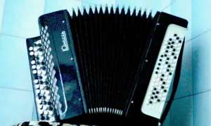 ACORDEON CU BUTOANE DIN KAZAHSTAN