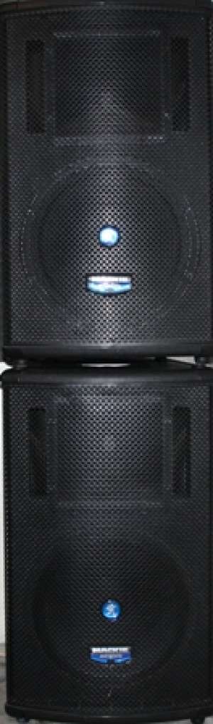 Vand boxe Mackie 1521 active 500 Watt RMS
