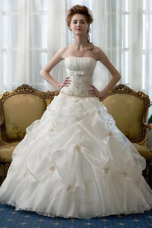 Vand rochie de mireasa crem Coralina Calin Events