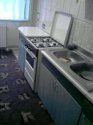 inchiriez 1 camera la apartament de 2 camere 100 EURO